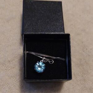 Elegant Blue Pendant Necklace